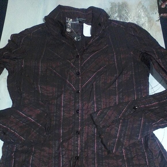 Women's button down shirt. - Picture 2 of 6